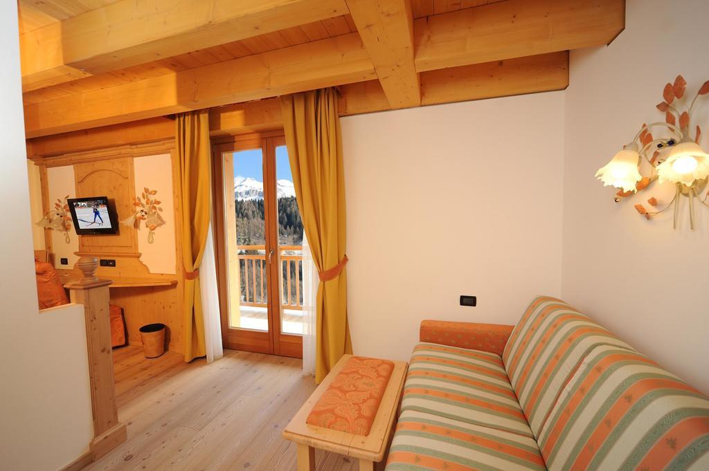 Residence Garni Il Giglio Commezzadura Room photo